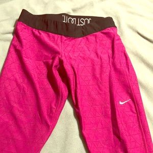 Nike Magenta Crop leggings (large)